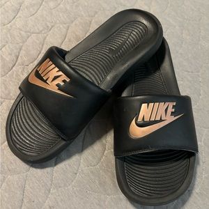 Size 8 Nike flip-flops
